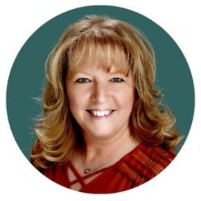 Professional photo of OakStar Bank Macks Creek Regional President, Cheri Nations.